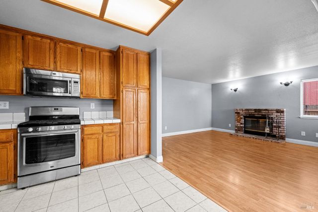 1820 Howard Dr, Windsor, CA 95492