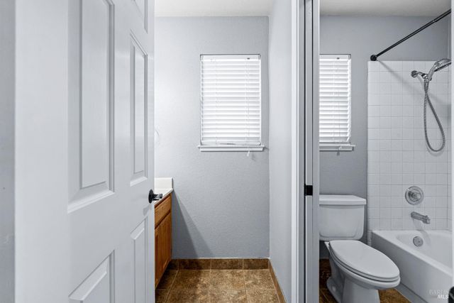 1820 Howard Dr, Windsor, CA 95492