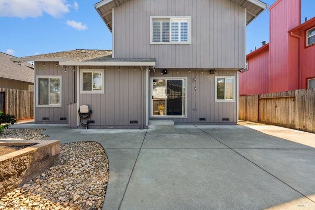 1820 Howard Dr, Windsor, CA 95492