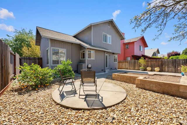 1820 Howard Dr, Windsor, CA 95492