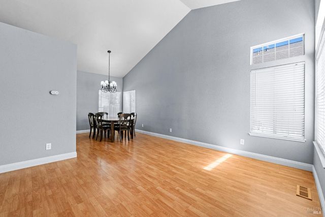 1820 Howard Dr, Windsor, CA 95492