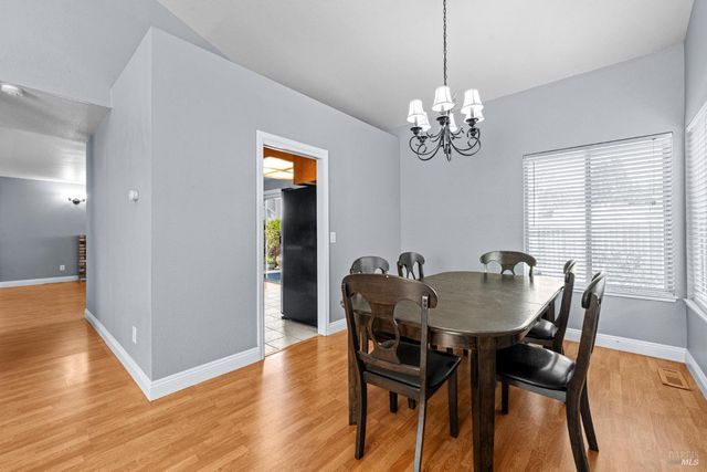 1820 Howard Dr, Windsor, CA 95492