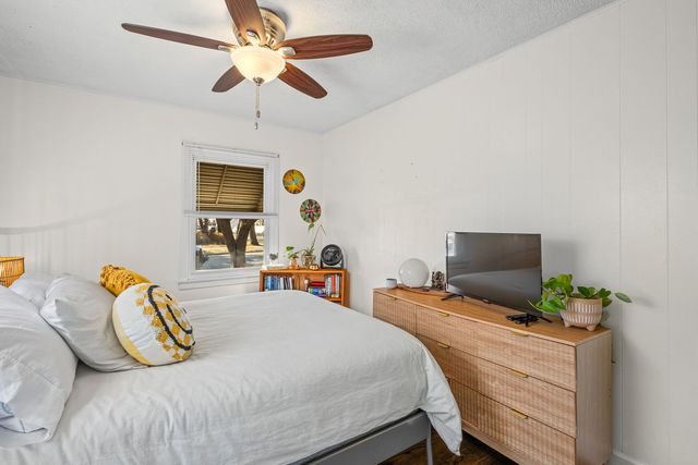 9301 S 54th Court, Oak Lawn, IL 60453