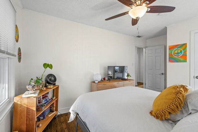 9301 S 54th Court, Oak Lawn, IL 60453