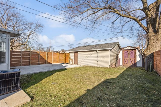 9301 S 54th Court, Oak Lawn, IL 60453