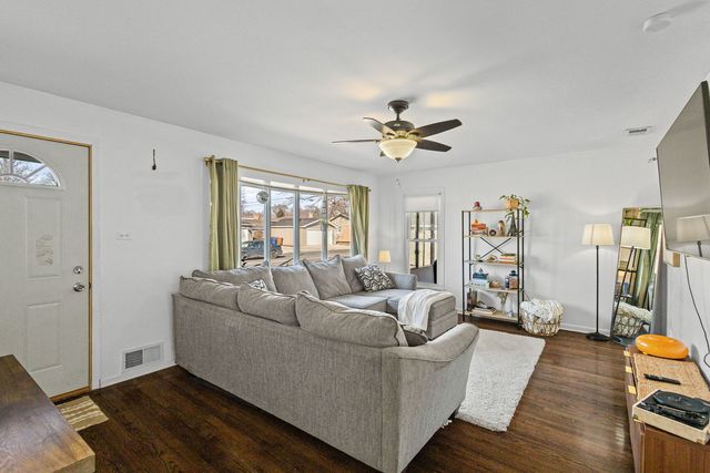 9301 S 54th Court, Oak Lawn, IL 60453