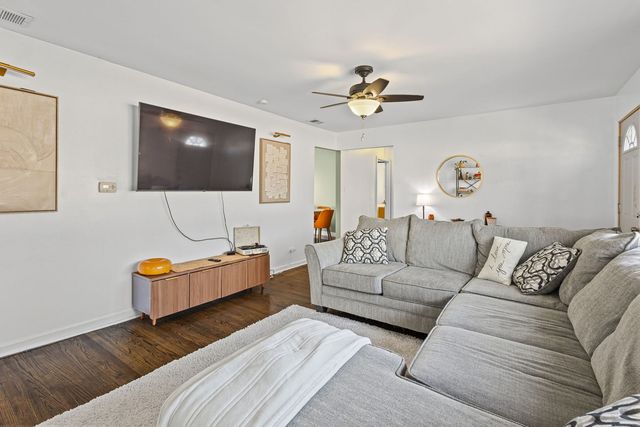 9301 S 54th Court, Oak Lawn, IL 60453