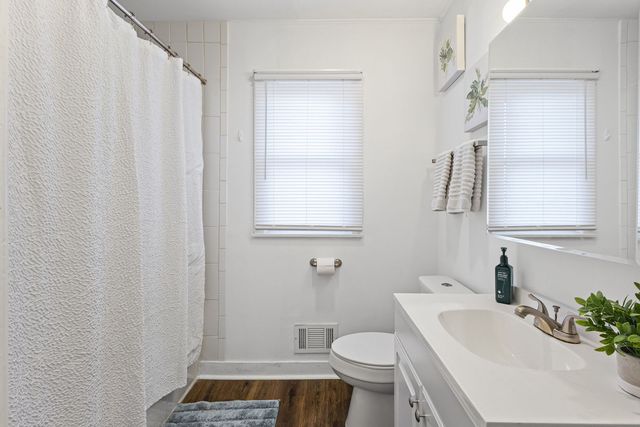 9301 S 54th Court, Oak Lawn, IL 60453