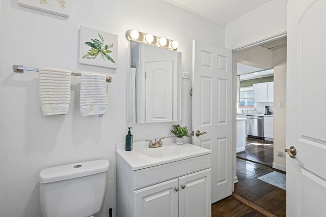 9301 S 54th Court, Oak Lawn, IL 60453