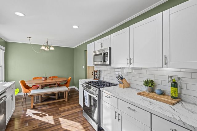 9301 S 54th Court, Oak Lawn, IL 60453