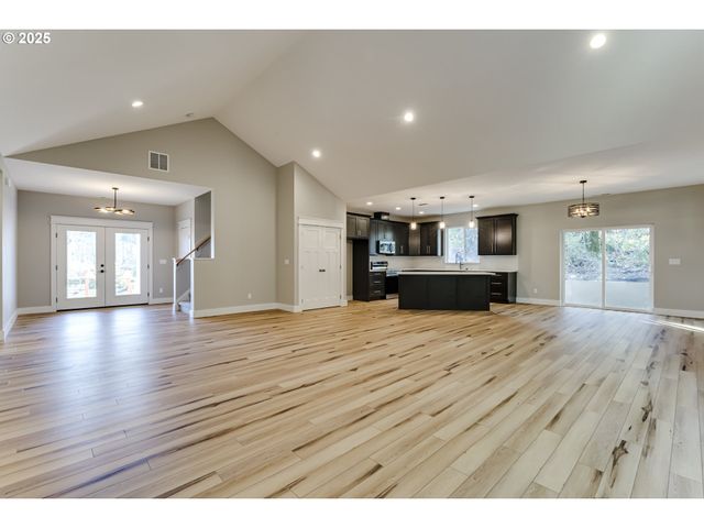 1230 HOLLY Ave, Cottage Grove, OR 97424