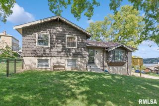 127 WALNUT Street, Le Claire, IA 52753