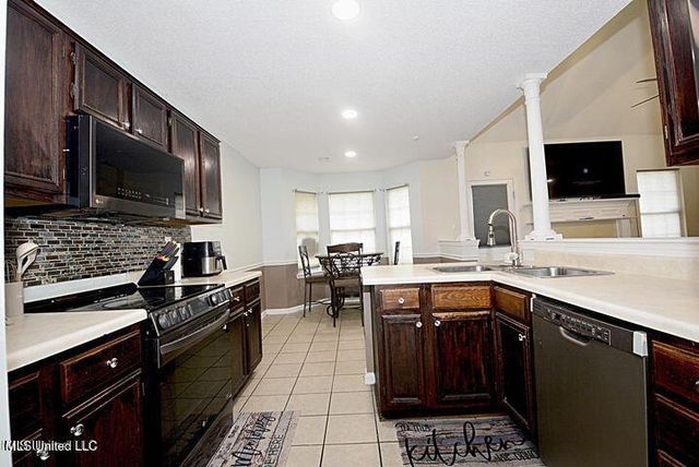 9195 Lakeside Drive, Olive Branch, MS 38654