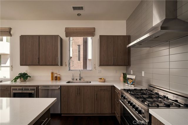 2204 Tom Mix, Los Angeles, CA 90026