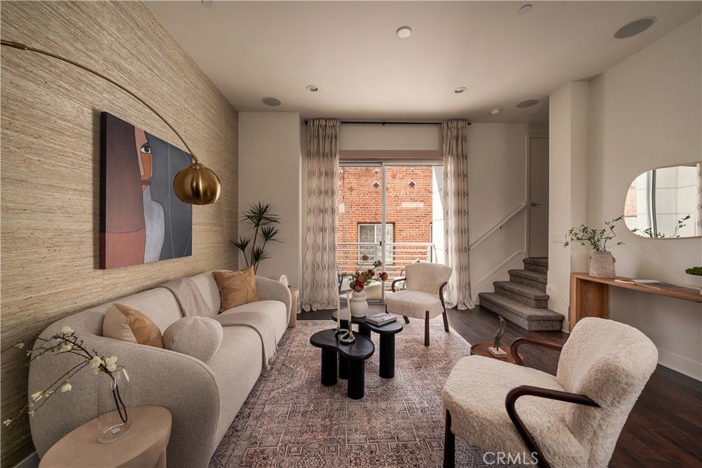 2204 Tom Mix, Los Angeles, CA 90026