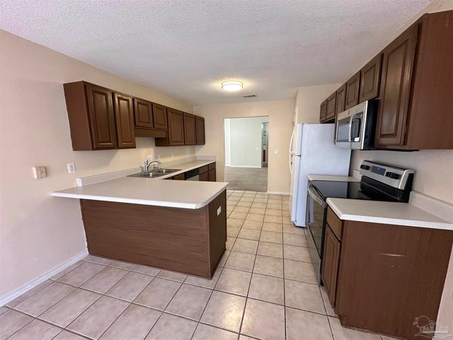 3001 Flintlock Dr, Pensacola, FL 32526