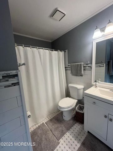 35 Sloop Square, Freehold, NJ 07728