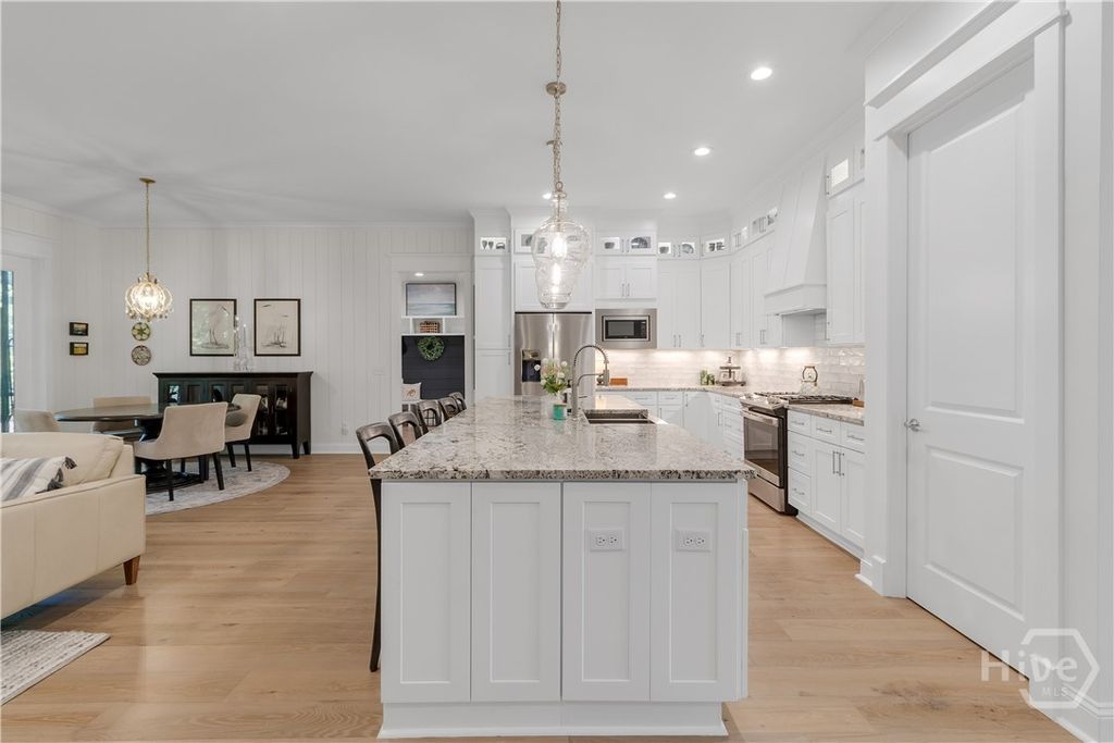 Image 11 of property listing at 305 Lafayette Drive, Richmond Hill, GA 31324