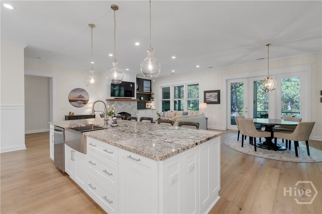 Image 14 of property listing at 305 Lafayette Drive, Richmond Hill, GA 31324