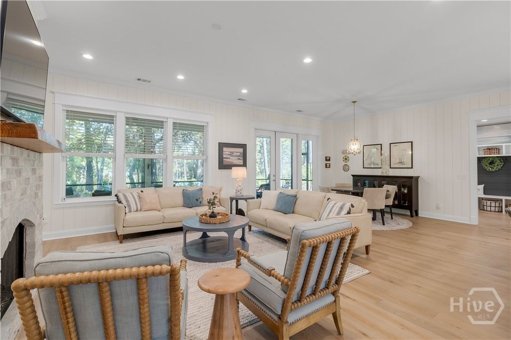 Image 20 of property listing at 305 Lafayette Drive, Richmond Hill, GA 31324
