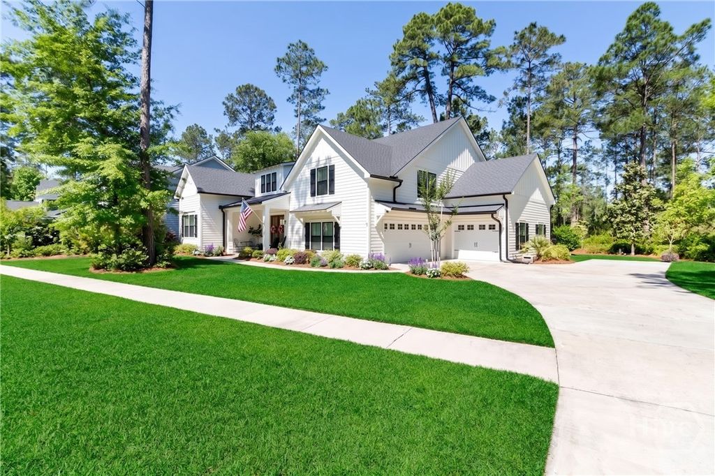 Image 5 of property listing at 305 Lafayette Drive, Richmond Hill, GA 31324