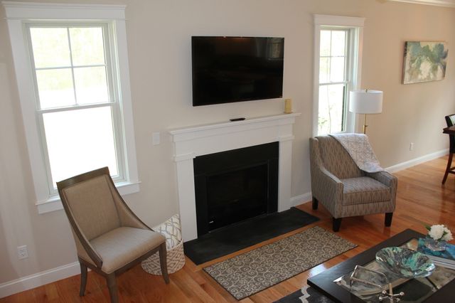 111 Compass Point Drive 91, Douglas, MA 01516