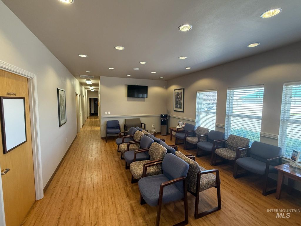 811 NW 12th St, Fruitland, ID 83619 photo 4