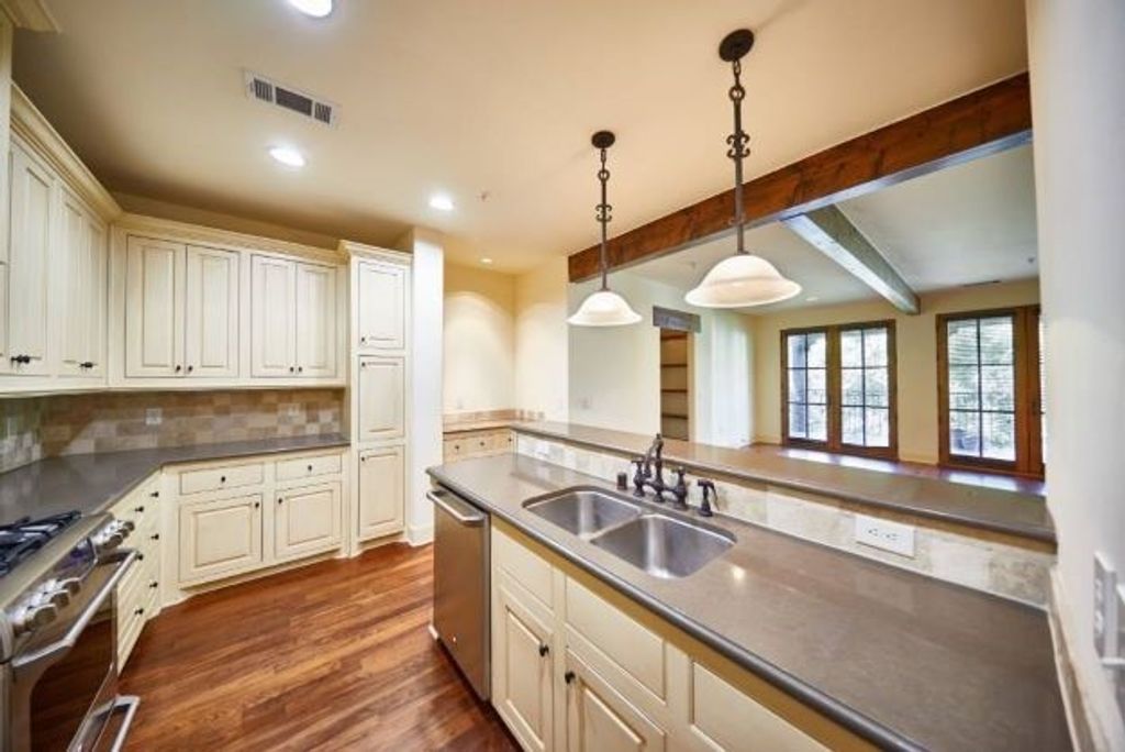 2510 N Henderson 20, Dallas, TX 75206