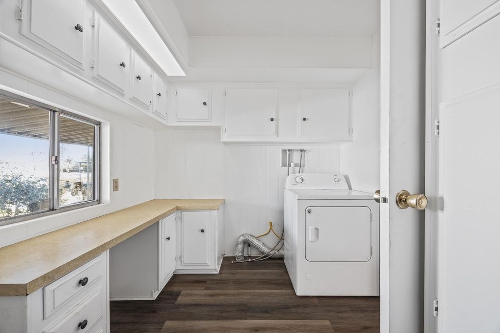 Image 15 of property listing at 5505 W Tulare Spc 73, Visalia, CA 93277