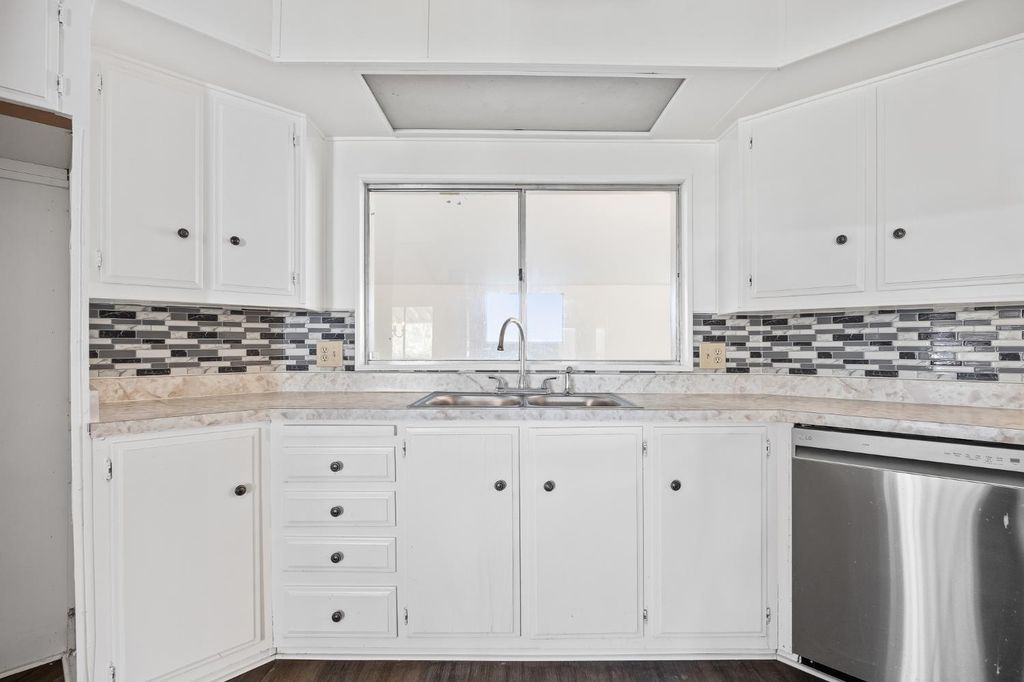 Image 7 of property listing at 5505 W Tulare Spc 73, Visalia, CA 93277