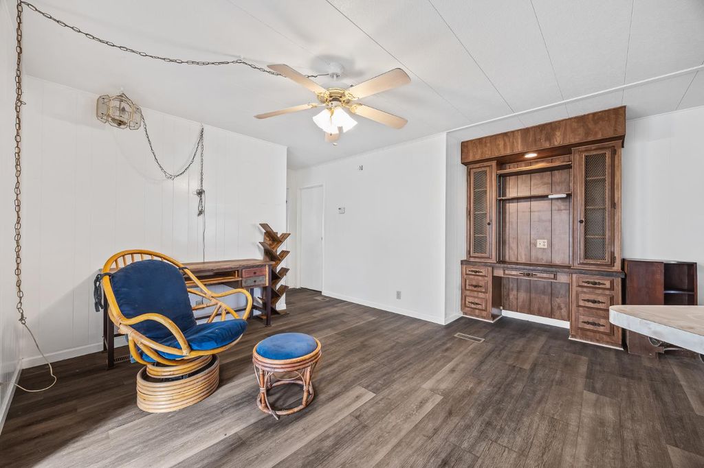 Image 8 of property listing at 5505 W Tulare Spc 73, Visalia, CA 93277