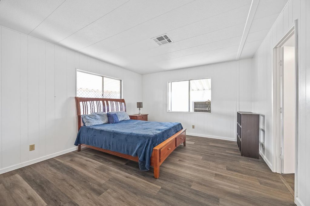 Image 9 of property listing at 5505 W Tulare Spc 73, Visalia, CA 93277