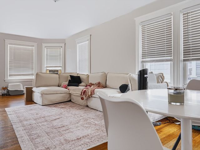 13 Rosebank Avenue, Providence, RI 02908