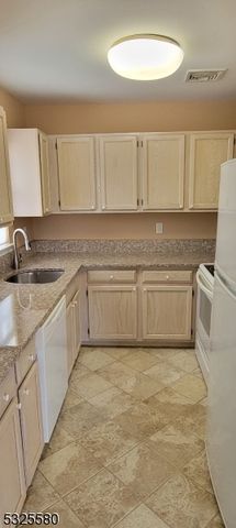 129 Town Center Drive Condo, Warren Twp., NJ 07059