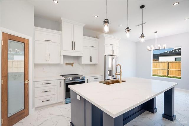 2305 N Venice Avenue, Edinburg, TX 78542