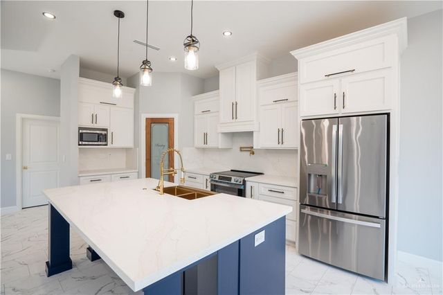 2305 N Venice Avenue, Edinburg, TX 78542