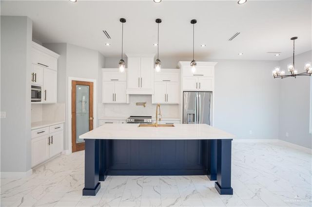 2305 N Venice Avenue, Edinburg, TX 78542