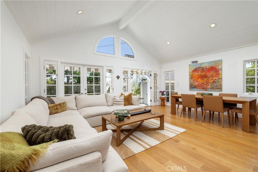 Image 10 of property listing at 415 Walnut, Costa Mesa, CA 92627