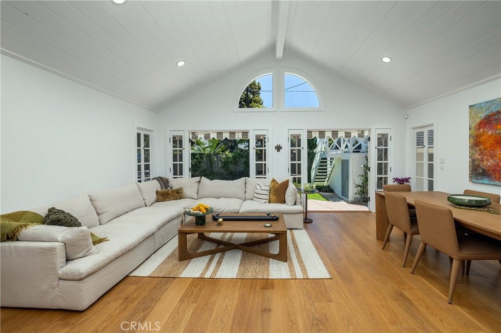 Image 11 of property listing at 415 Walnut, Costa Mesa, CA 92627