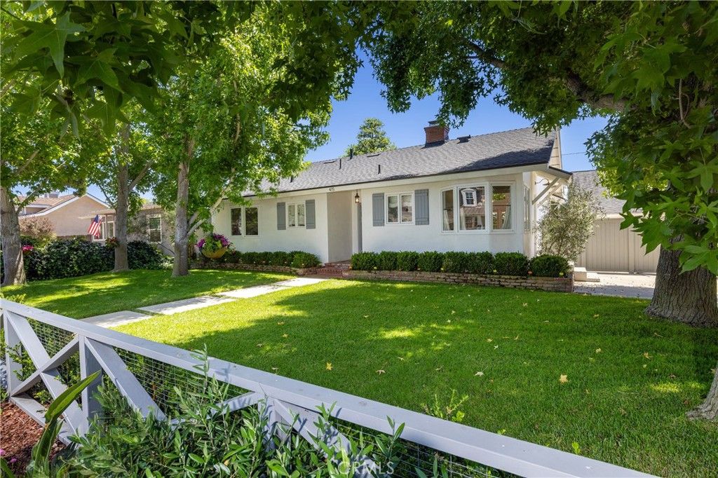 Image 14 of property listing at 415 Walnut, Costa Mesa, CA 92627