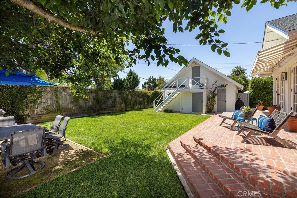 Image 2 of property listing at 415 Walnut, Costa Mesa, CA 92627