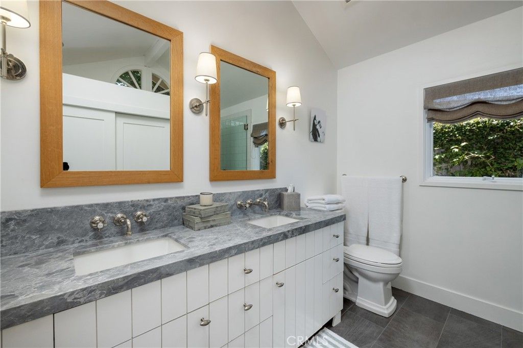 Image 23 of property listing at 415 Walnut, Costa Mesa, CA 92627