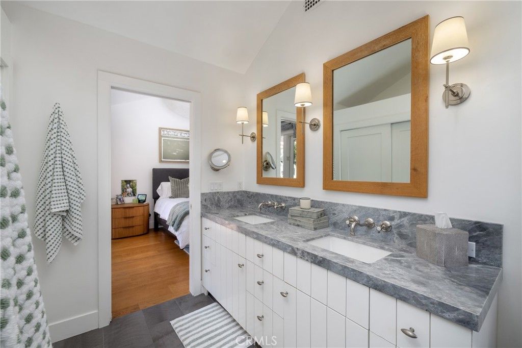 Image 26 of property listing at 415 Walnut, Costa Mesa, CA 92627
