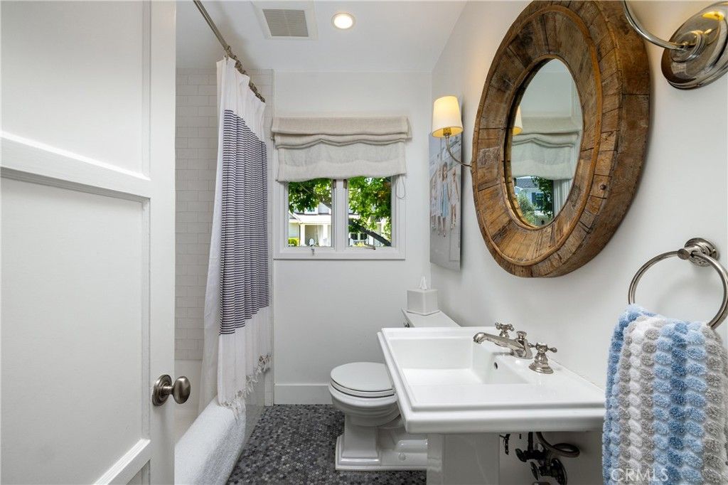 Image 29 of property listing at 415 Walnut, Costa Mesa, CA 92627