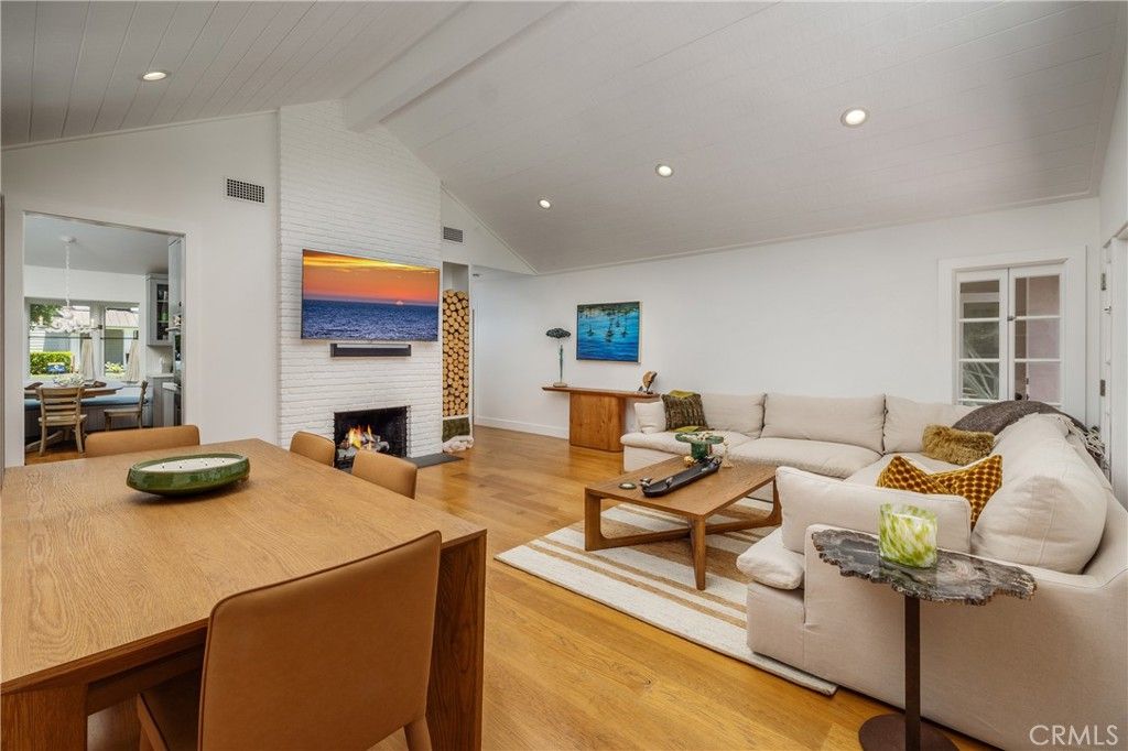 Image 3 of property listing at 415 Walnut, Costa Mesa, CA 92627