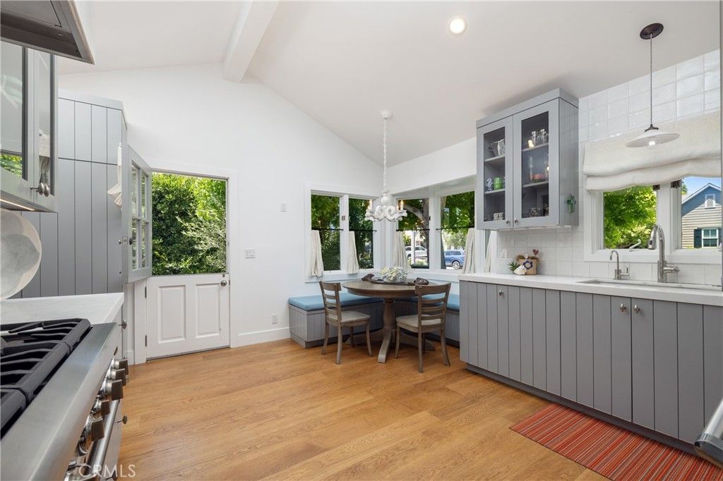 Image 4 of property listing at 415 Walnut, Costa Mesa, CA 92627