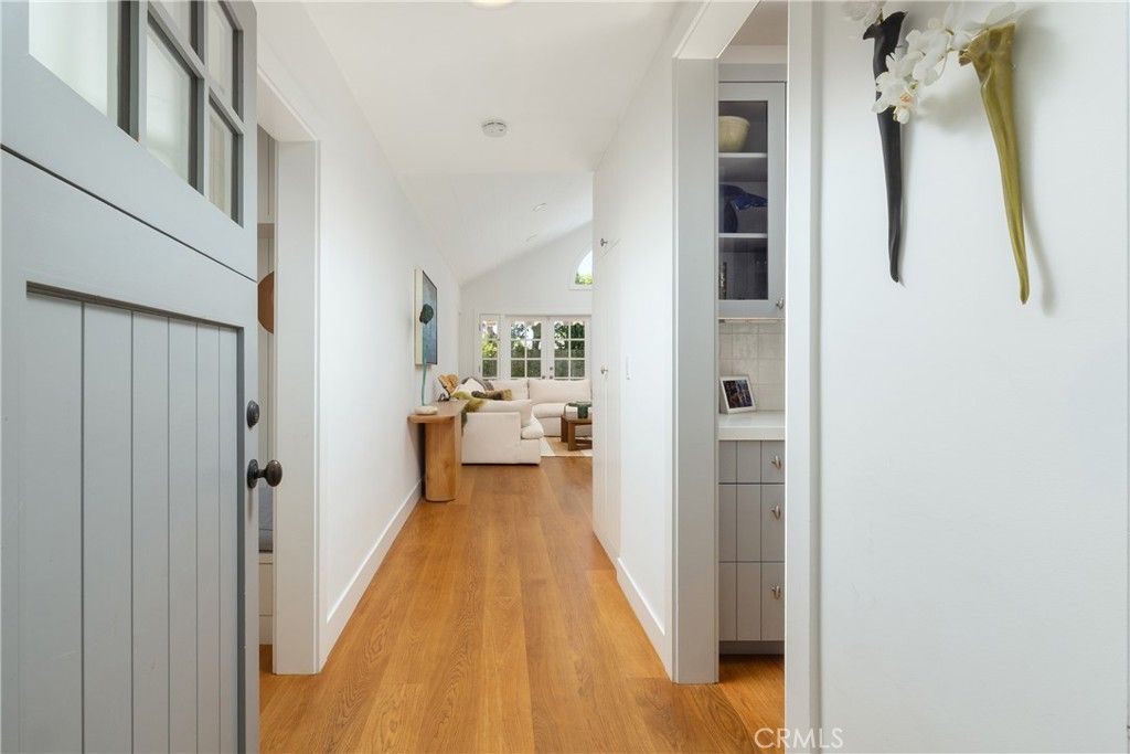 Image 5 of property listing at 415 Walnut, Costa Mesa, CA 92627