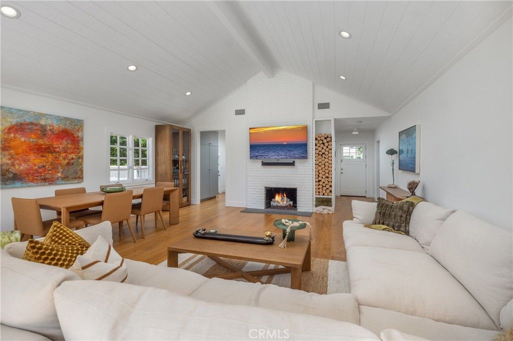 Image 7 of property listing at 415 Walnut, Costa Mesa, CA 92627