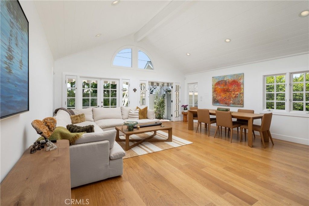 Image 8 of property listing at 415 Walnut, Costa Mesa, CA 92627