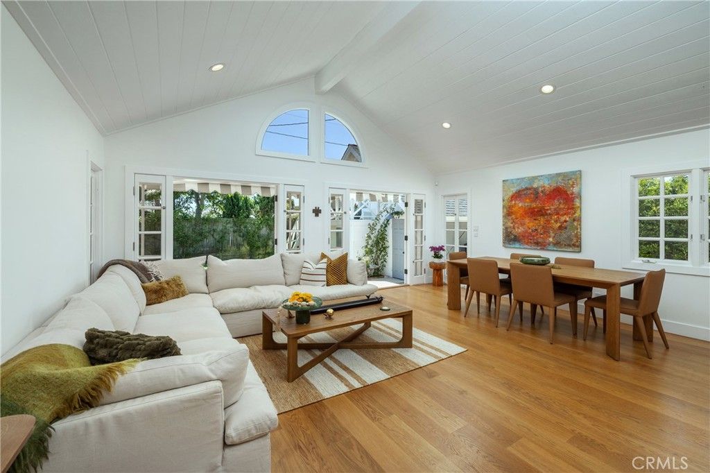 Image 9 of property listing at 415 Walnut, Costa Mesa, CA 92627